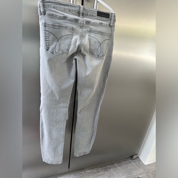 Calvin Klein - Grey Wash Skinny Jeans Sz 4 - Picture 2 of 4